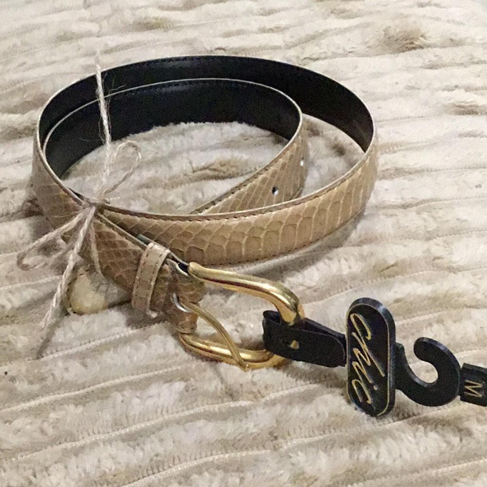 Chic tan snakeskin belt, size medium, NWT.